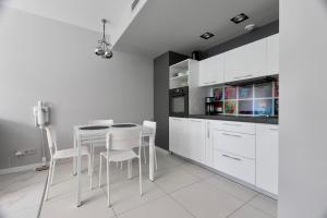 Apartament 208