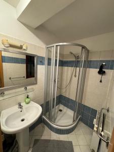 1 Bed Flat - Sleeps 4 - Pets - Smoking on terrace