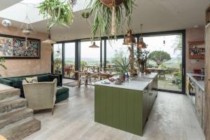 Bohemian Luxury House - Beautiful View - 10min to Bath