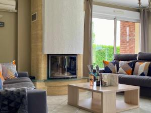 Chez Lucie et Compagnie pavillon familial avec beau jardin