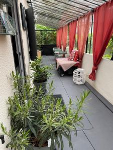 Maison lumineuse, proche centre.