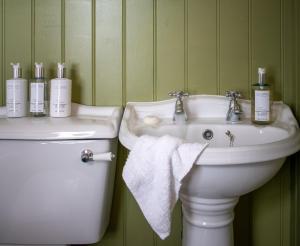 Classic Twin Room  room in The Golden Lion at Settle