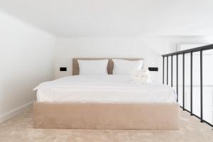 Old Town Apartment with Mezzanine by BookingHost