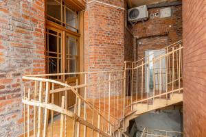Old Town Apartment with Mezzanine by BookingHost