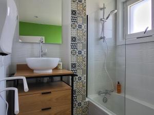 Maisons de vacances Maison THEB : Maison 4 Chambres