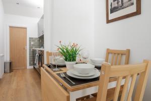 Fredos Apartment - 1 bed, Free Parking, Wi-Fi, Hospital