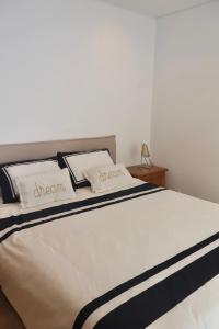 Moradia do Sal, walking to the beach and Old Town