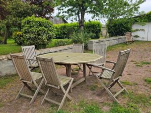 La Fromagerie Maison lumineuse et spacieuse beau séjour 5 ch 2 wc 1 sdb grand jardin clos 5mn à pied commerces 10 mn plage Omaha Beach proche plages du débarquement