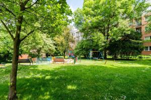 Olsza Comfy Apartment by BookingHost