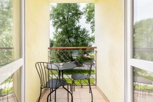 Olsza Comfy Apartment by BookingHost