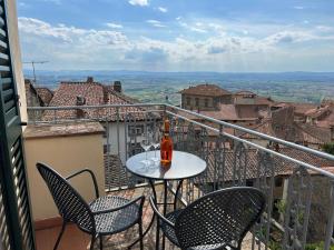 Cortona's Rooftop Nest