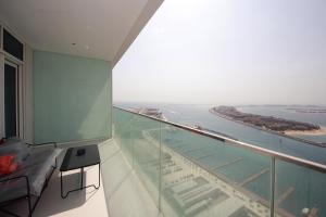 Incredible Sea view 2BHK - Private beach Access - Emaar Beachfront