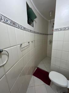 Apartamento completo e elegante, BEM LOCALIZADO.