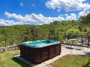 Villa immersa nel verde