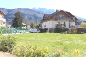 Appartements Appartement T3 classe trois etoiles au calme de plain-pied au centre Doussard avec vue sur montagne, lac Annecy a proximite : photos des chambres