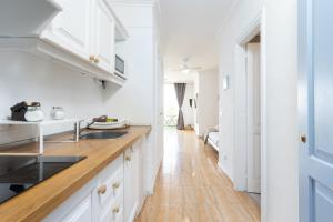 OkStay Studio in Green Park, relax, pool and sun