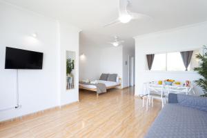 OkStay Studio in Green Park, relax, pool and sun