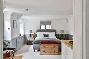 Cozy Beverston Castle Cottage:1 Bed/1 Bath Retreat - Tetbury