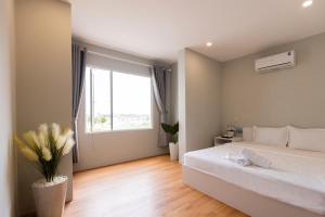 Cosmos Hotel Nha Trang by HT