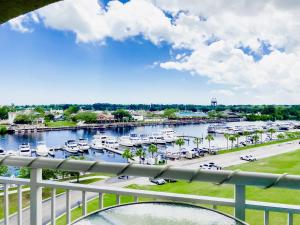 Yacht Club Premium Waterfront Suite