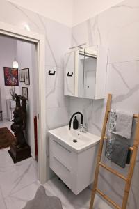 Simply Red Apartment