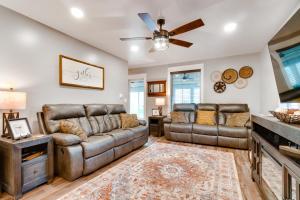 Scenic Yankton Retreat w Fire Pit: 1 Mi to Lake!
