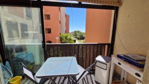 Le Tropique Appart front de mer avec loggia Piscine parking 2 chambres - Lg38