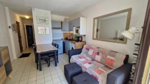 Le Tropique Appart front de mer avec loggia Piscine parking 2 chambres - Lg38