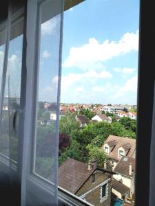 Appartements Studio lumineux 3 min Gare Houilles - RER A, Ligne L et J : photos des chambres