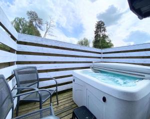 Otter 3 Lodge -Jungle Inspired -Dog Friendly -Private Hot Tub -Warminster-Bath-Salisbury
