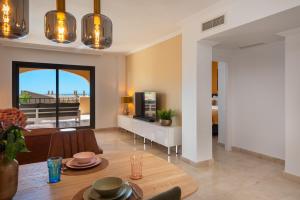 Charming 2-Bedroom with Beautiful Sea Views