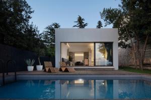 AB61 Tiny Design House for Two