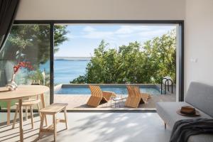 AB61 Tiny Design House for Two 