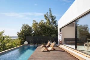 AB61 Tiny Design House for Two 