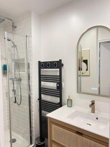 Relais Cocorico "Poule" 1 Bedroom with AC Eiffel Tower district