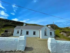 Scenic Oceanfront Retreat- Buliban Cottage - Umgall