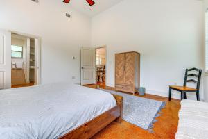 San Marcos Home with Fire Pit about 10 Mi to Downtown!