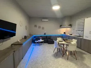 Sunny house - Kremasti