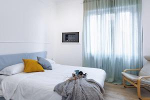 HOST4U - GOLFO ARANCI, Beautiful Apartment in Milan