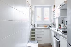 HOST4U - GOLFO ARANCI, Beautiful Apartment in Milan