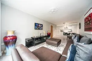 Spacious 3-Bedroom Apartment Near London Museum - 亨顿