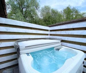 Magpie 5 Hot Tub HuntersMoon-Warminster-Bath-Wiltshire