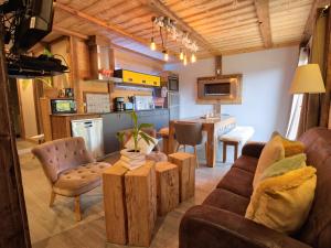 Appartement chaleureux, au pied des pistes, idéal pour 6-8 personnes avec terrasse - FR-1-505-94