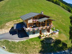Appartement chaleureux, au pied des pistes, idéal pour 6-8 personnes avec terrasse - FR-1-505-94