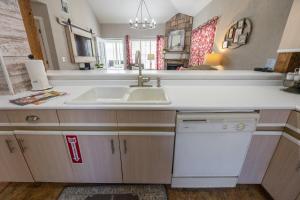 3BR with Loft - Near The Strip - FREE TICKETS INCLUDED - FW2-6