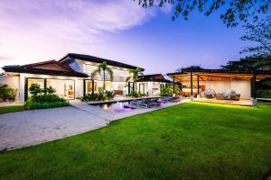 Beachside Bliss 4BR Lux Villa, Pool, Terrace, Golf