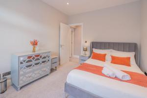 Spacious 3BR Home by D3 Short Stay, Sleep 9, Free WIFI & Parking