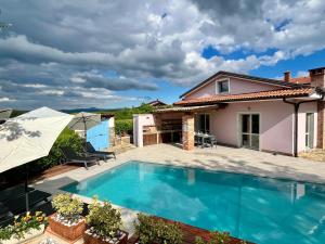 Resort Franko Spacious house with a pool