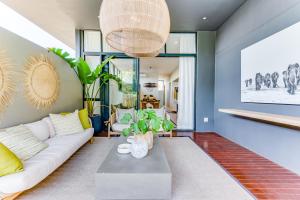 30 Tahari Coastal Estate