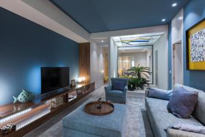 Host Wise - Charming Luxurious Flat with Garage